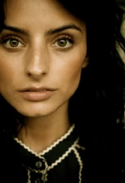Aislinn Derbez - bio and intersting facts about personal life.