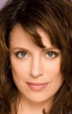 Alanna Ubach - bio and intersting facts about personal life.