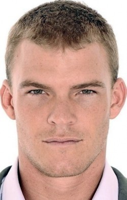 Alan Ritchson - wallpapers.