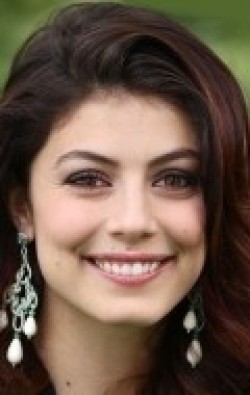 Alessandra Mastronardi - bio and intersting facts about personal life.