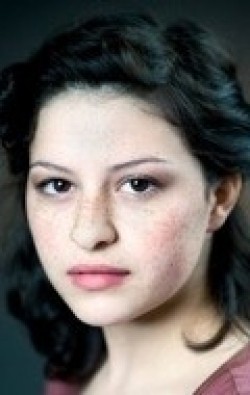 Alia Shawkat - bio and intersting facts about personal life.