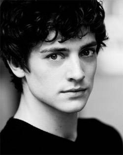 Aneurin Barnard - bio and intersting facts about personal life.