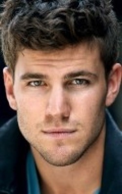Austin Stowell - bio and intersting facts about personal life.