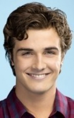 Beau Mirchoff - bio and intersting facts about personal life.