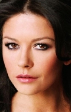 Catherine Zeta-Jones - bio and intersting facts about personal life.