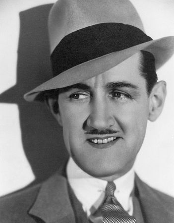 Charley Chase - bio and intersting facts about personal life.