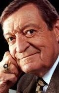 Chick Hearn - bio and intersting facts about personal life.