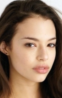 Chloe Bridges - bio and intersting facts about personal life.