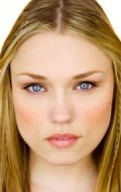 Clare Grant - bio and intersting facts about personal life.
