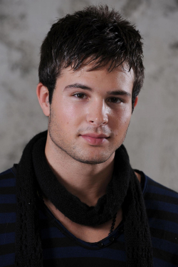 Cody Longo - bio and intersting facts about personal life.