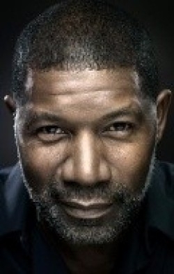 Dennis Haysbert - bio and intersting facts about personal life.