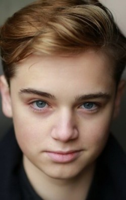 Dean-Charles Chapman - bio and intersting facts about personal life.