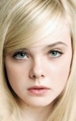 Elle Fanning - bio and intersting facts about personal life.