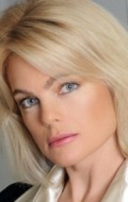 Erika Eleniak - bio and intersting facts about personal life.