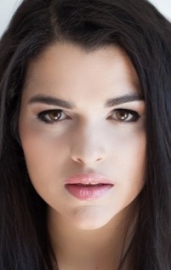 Eve Harlow - bio and intersting facts about personal life.