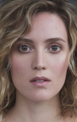 Recent Evelyne Brochu pictures.