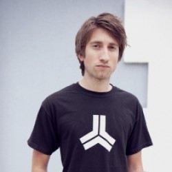 Recent Gavin Free pictures.