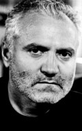 Gianni Versace - bio and intersting facts about personal life.