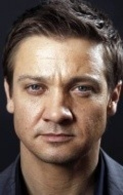 All best and recent Jeremy Renner pictures.