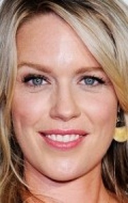 Jessica St. Clair - bio and intersting facts about personal life.