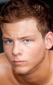 Jonathan Lipnicki - bio and intersting facts about personal life.