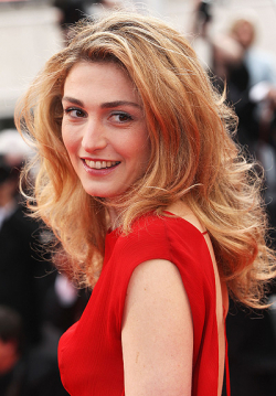 Julie Gayet - bio and intersting facts about personal life.