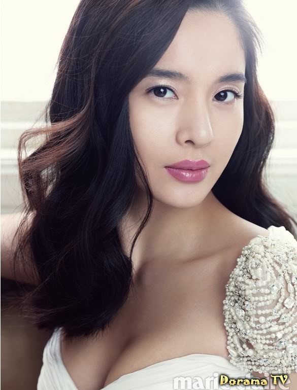 Recent Jung Hye Young pictures.