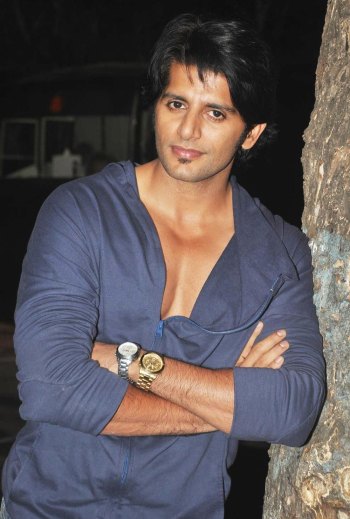 Karanvir Bohra - bio and intersting facts about personal life.