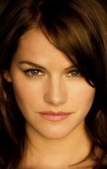 Kelly Overton - bio and intersting facts about personal life.