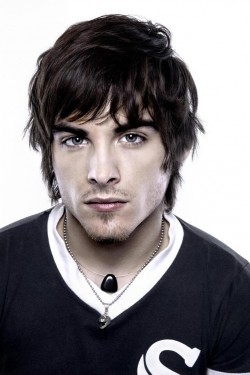 Kevin Zegers - bio and intersting facts about personal life.