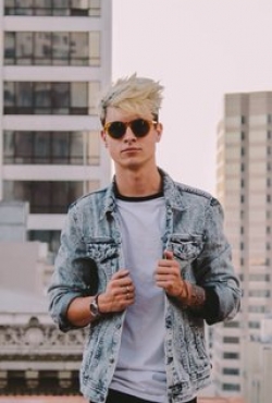 Kian Lawley - bio and intersting facts about personal life.