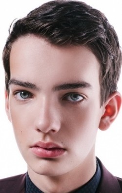 Kodi Smit-McPhee - bio and intersting facts about personal life.