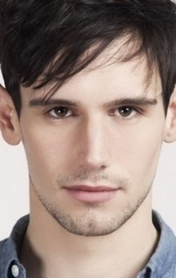 Cory Michael Smith - bio and intersting facts about personal life.