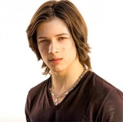 Leo Howard - bio and intersting facts about personal life.