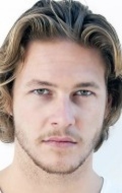 Luke Bracey - bio and intersting facts about personal life.
