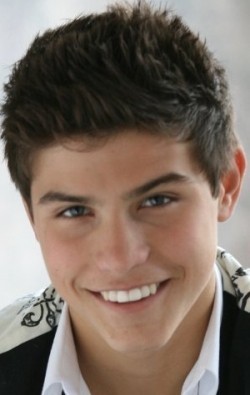 Luke Bilyk - bio and intersting facts about personal life.