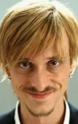 Mackenzie Crook - bio and intersting facts about personal life.