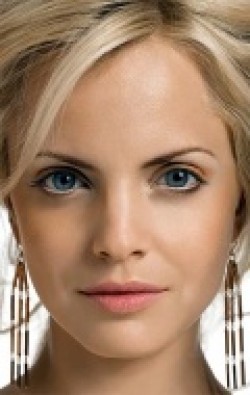 Mena Suvari - bio and intersting facts about personal life.