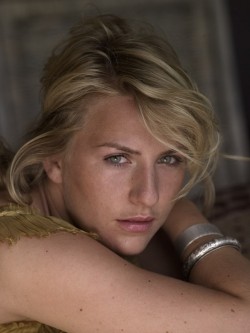 Mickey Sumner - bio and intersting facts about personal life.