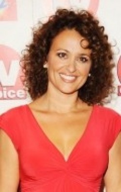 Nadia Sawalha - bio and intersting facts about personal life.