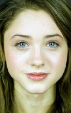 Natalia Dyer - bio and intersting facts about personal life.