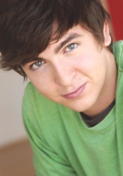 All best and recent Nicholas Braun pictures.