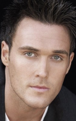 Owain Yeoman - bio and intersting facts about personal life.