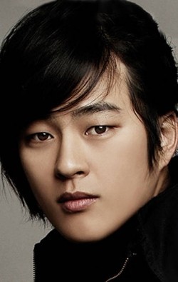 Park Kwang Hyeon - bio and intersting facts about personal life.