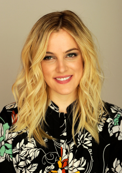 Riley Keough - bio and intersting facts about personal life.