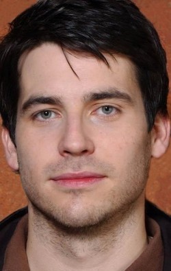 Rob James-Collier - bio and intersting facts about personal life.