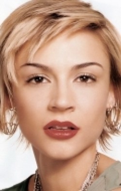 Samaire Armstrong - bio and intersting facts about personal life.