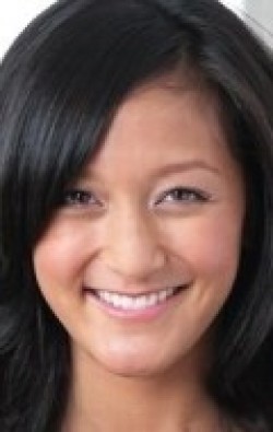 Shannon Chan-Kent - bio and intersting facts about personal life.