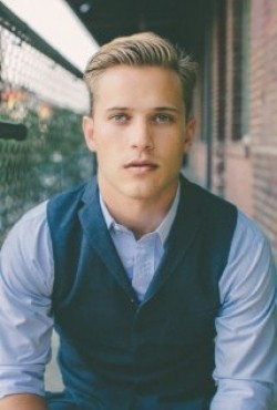 Wyatt Nash - bio and intersting facts about personal life.