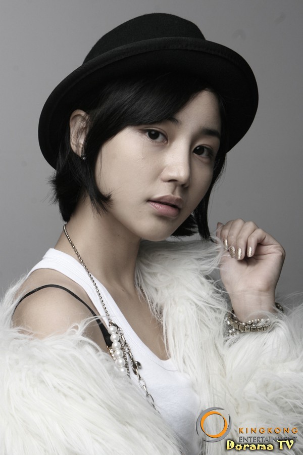 Yoon Jin Yi - bio and intersting facts about personal life.